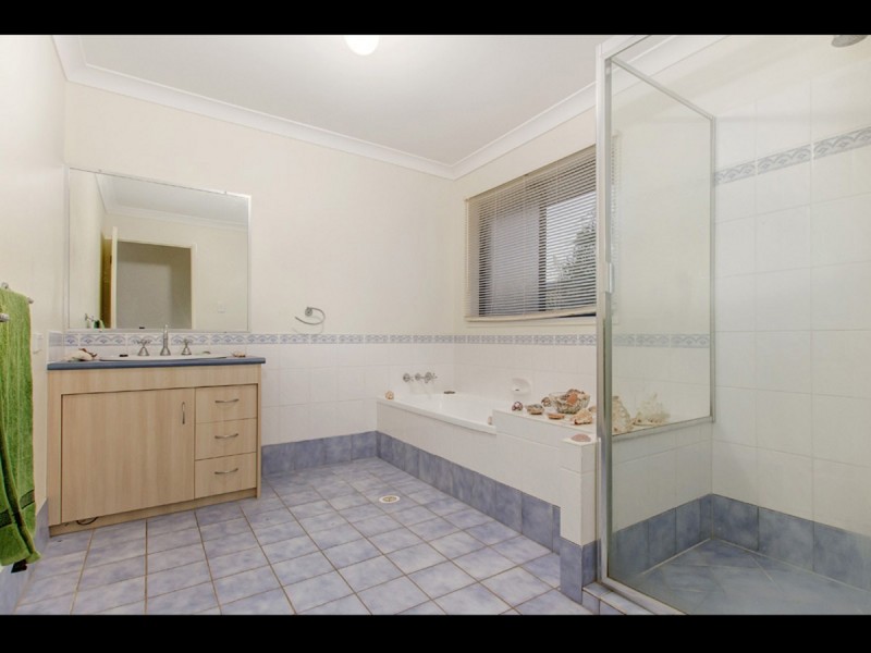 18 Tara Vista Boulevarde, Highland Park QLD 4211