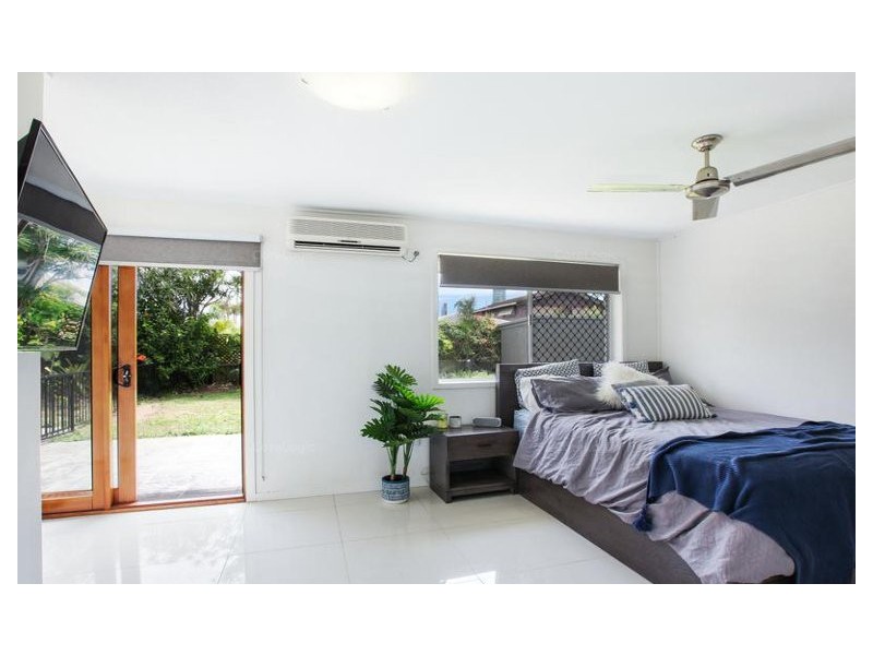 Broadbeach Waters QLD 4218