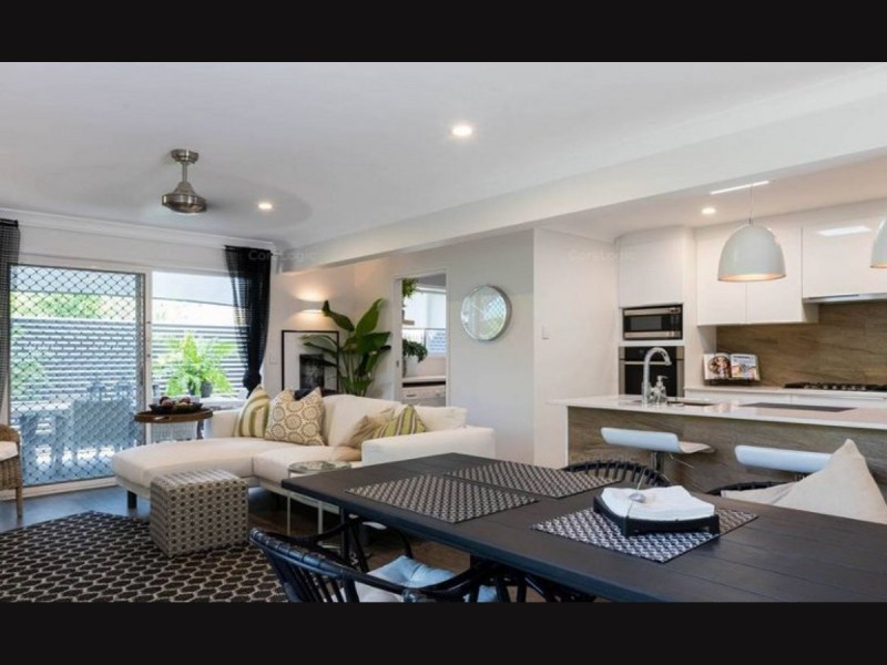 2 / 54  Darrambal Street, Chevron Island QLD 4217