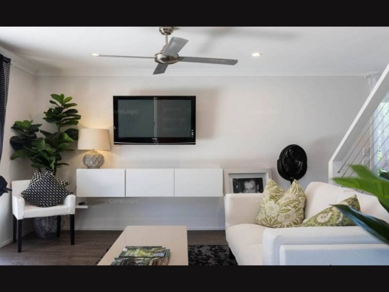 2 / 54  Darrambal Street, Chevron Island QLD 4217