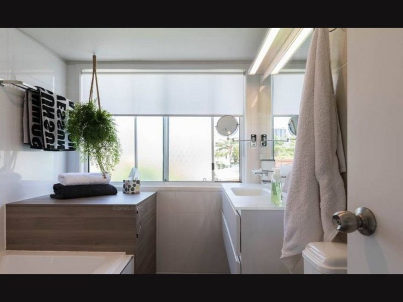 2 / 54  Darrambal Street, Chevron Island QLD 4217