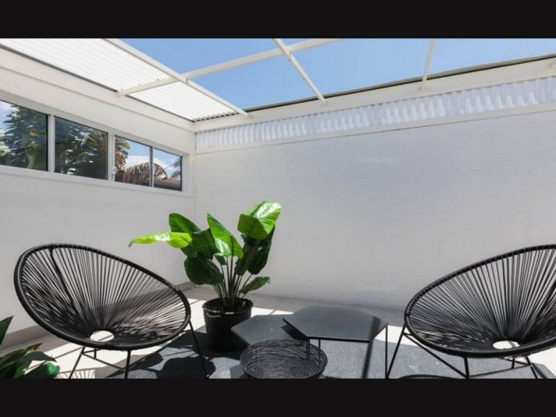 2 / 54  Darrambal Street, Chevron Island QLD 4217