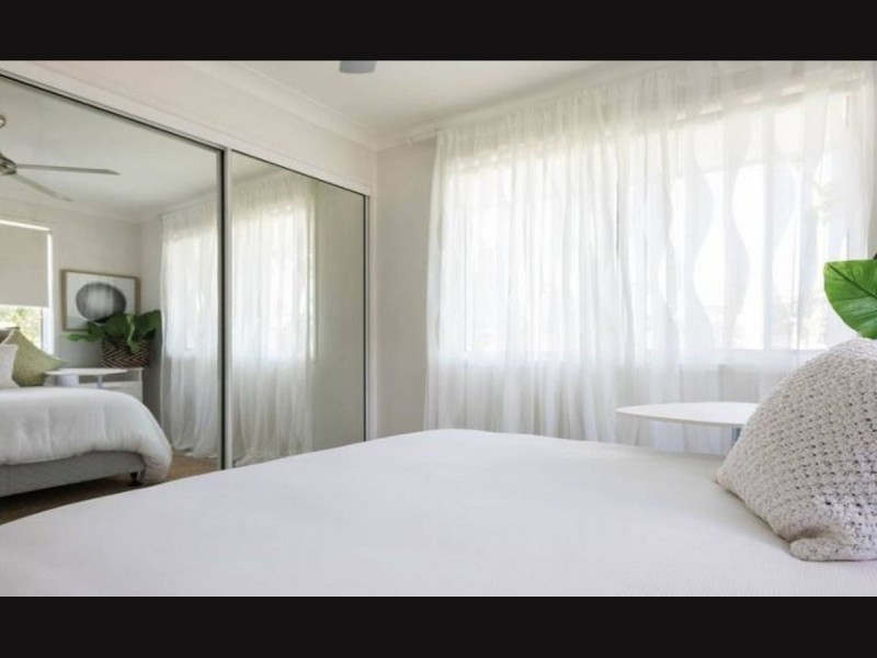 2 / 54  Darrambal Street, Chevron Island QLD 4217