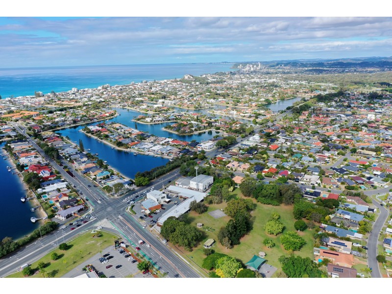 90 Markeri Street, Mermaid Waters QLD 4218