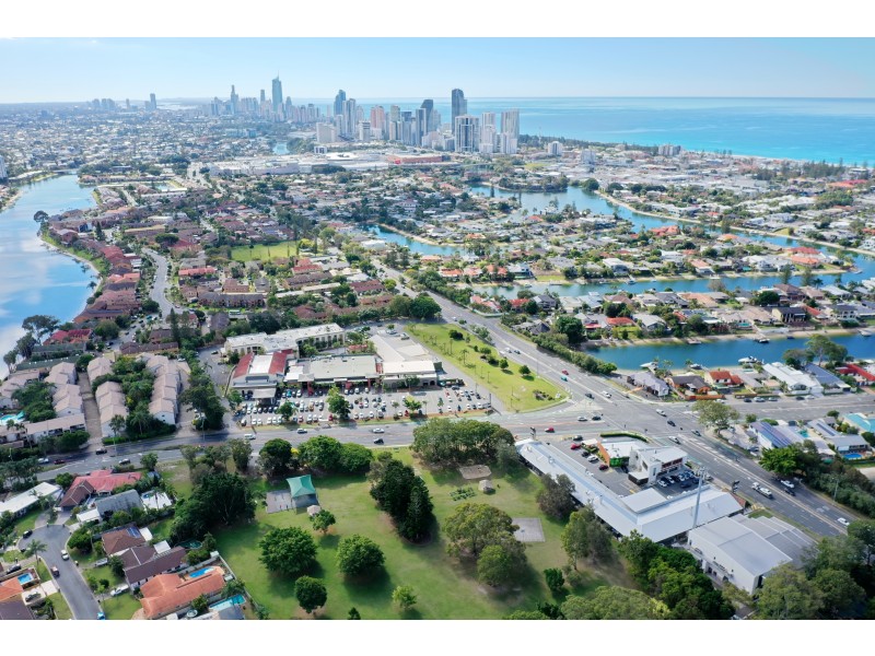 90 Markeri Street, Mermaid Waters QLD 4218