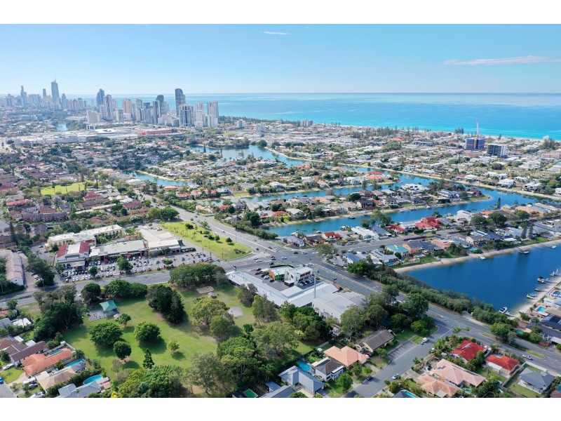 90 Markeri Street, Mermaid Waters QLD 4218