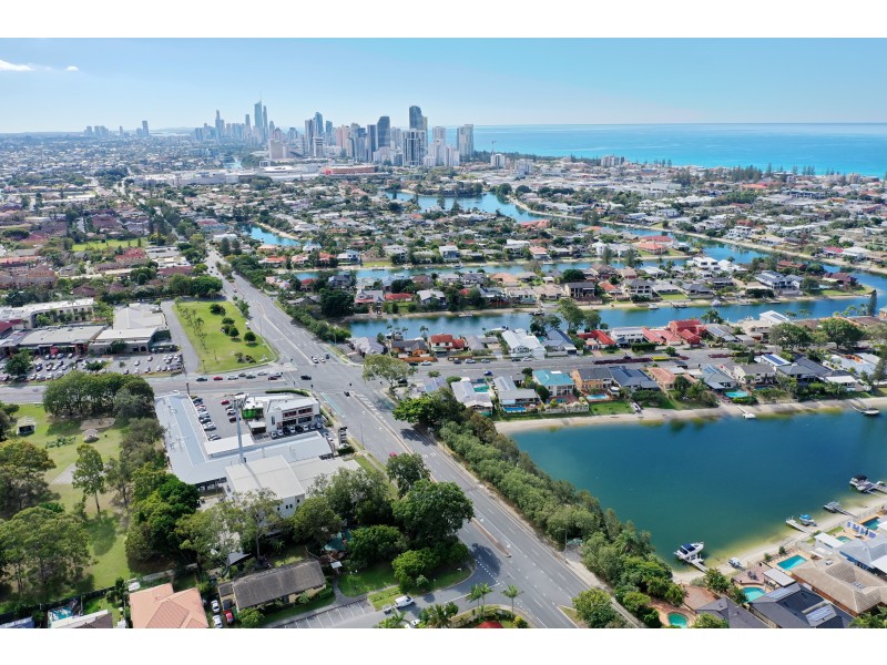 90 Markeri Street, Mermaid Waters QLD 4218