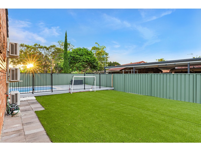 4 FREDA STREET, Ashmore QLD 4214