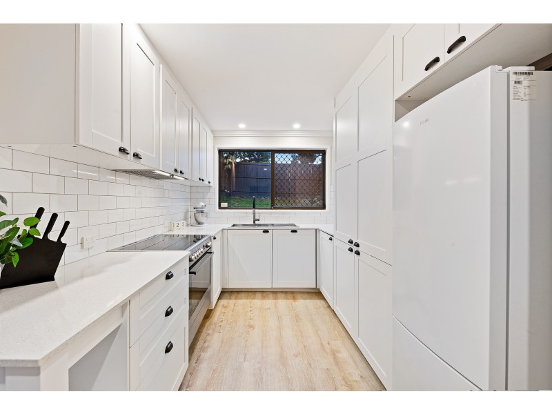 4 FREDA STREET, Ashmore QLD 4214