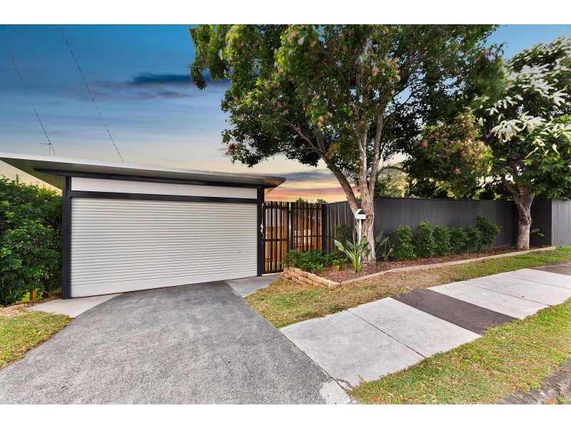 4 FREDA STREET, Ashmore QLD 4214