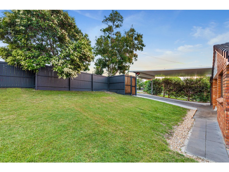 4 FREDA STREET, Ashmore QLD 4214