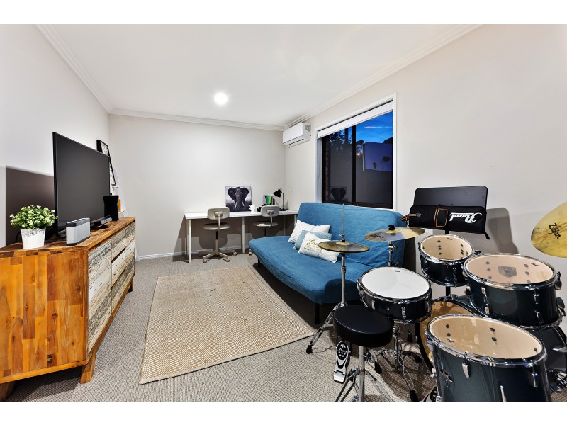 4 FREDA STREET, Ashmore QLD 4214