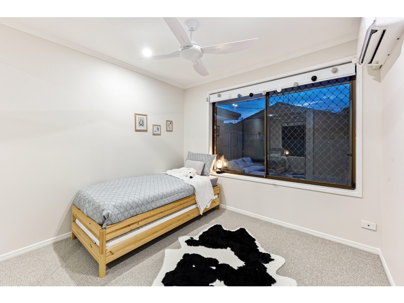 4 FREDA STREET, Ashmore QLD 4214