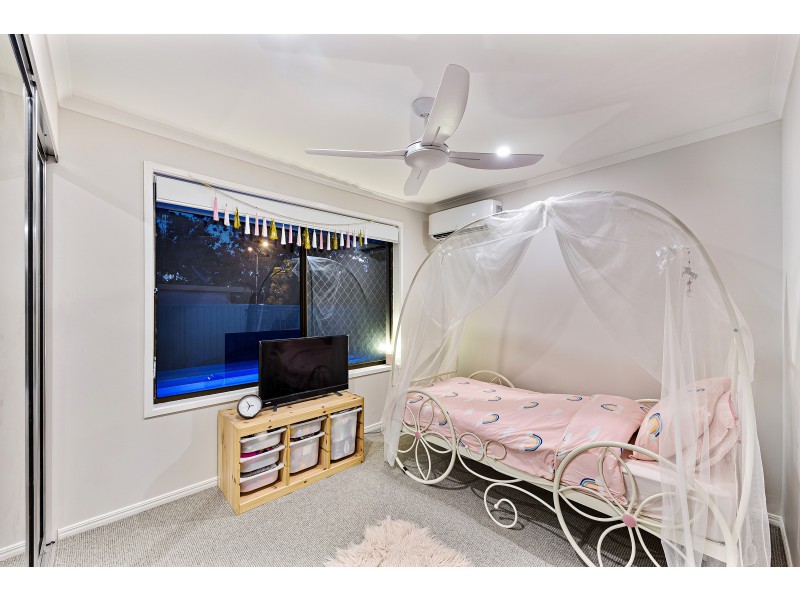 4 FREDA STREET, Ashmore QLD 4214