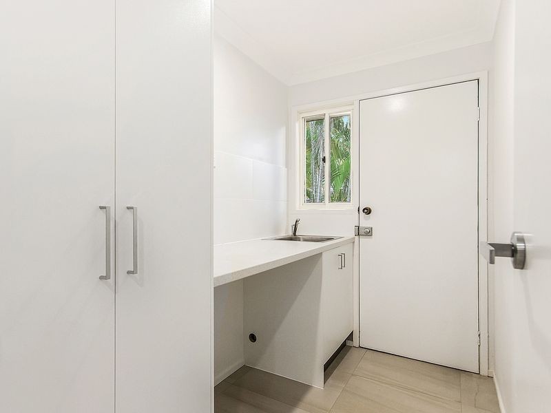 27 Dunsby Drive, Carrara QLD 4211
