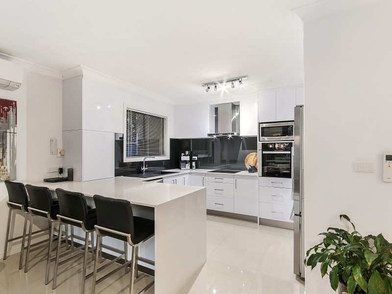 5/4-6 Kalyan Street, Chevron Island QLD 4217