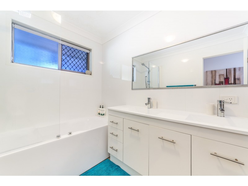 54 Lambros Drive, Benowa QLD 4217