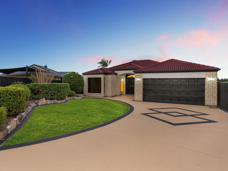 7 Greenlands Drive, Varsity Lakes QLD 4227