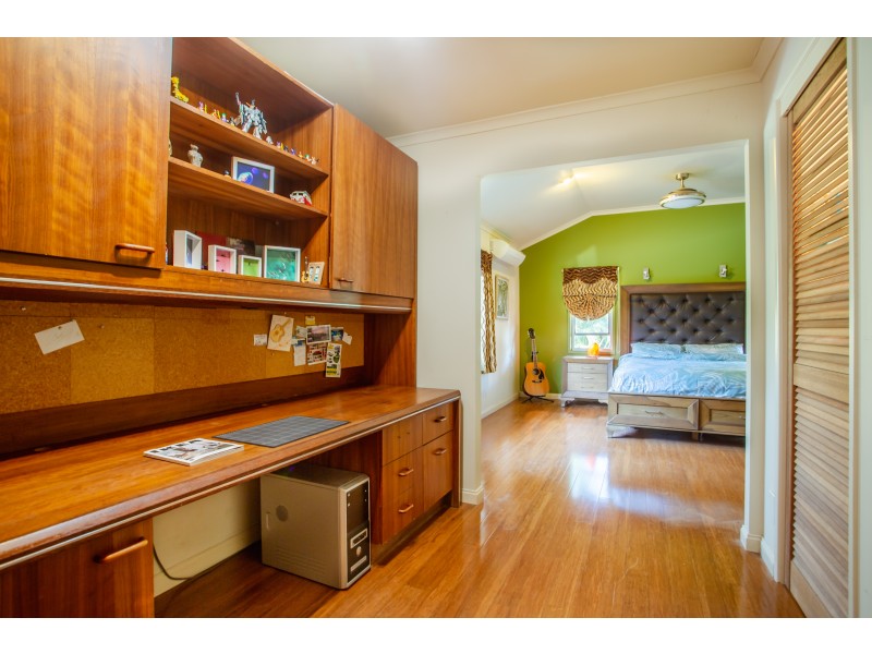 25 Darling Crescent, Molendinar QLD 4214