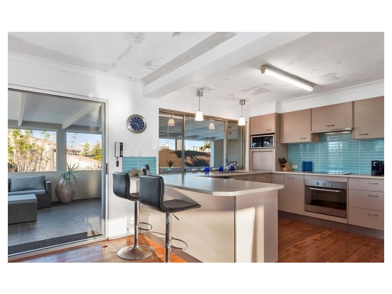 8 Valencia Avenue, Isle Of Capri QLD 4217