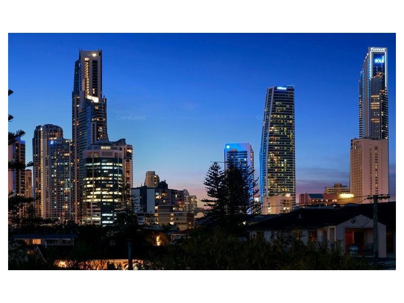 8 Valencia Avenue, Isle Of Capri QLD 4217