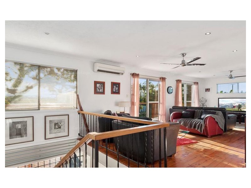 8 Valencia Avenue, Isle Of Capri QLD 4217