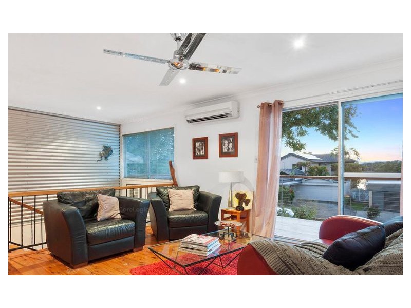 8 Valencia Avenue, Isle Of Capri QLD 4217