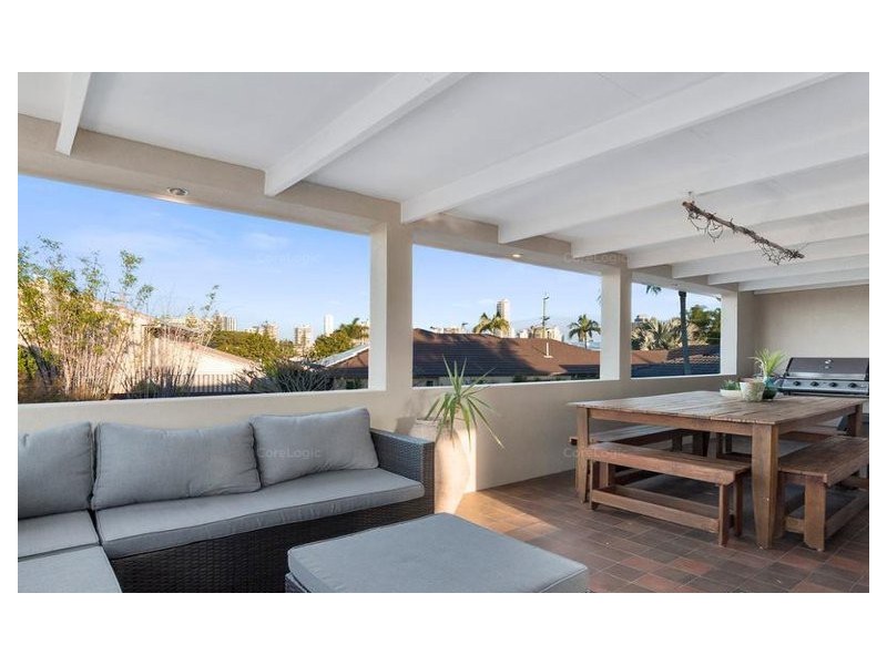 8 Valencia Avenue, Isle Of Capri QLD 4217