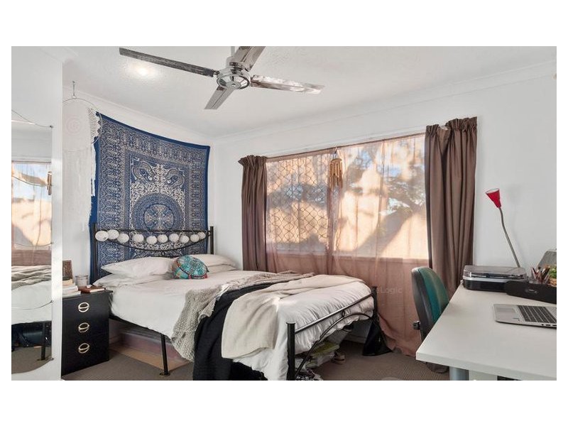 8 Valencia Avenue, Isle Of Capri QLD 4217