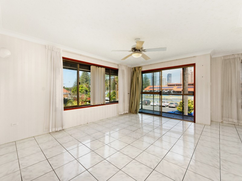3/11 Armrick Avenue, Broadbeach QLD 4218