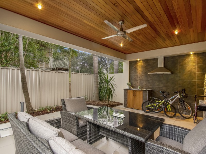 1/11 Rathbone Place, Labrador QLD 4215
