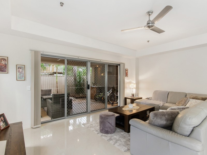 1/11 Rathbone Place, Labrador QLD 4215