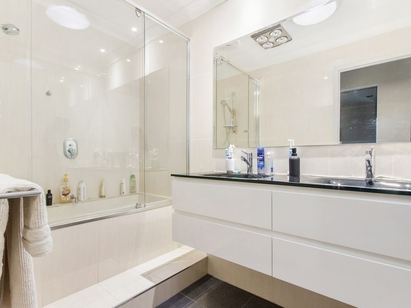 1/11 Rathbone Place, Labrador QLD 4215