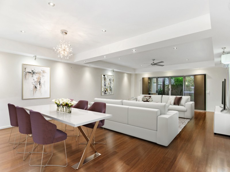 2/11 Rathbone Place, Labrador QLD 4215