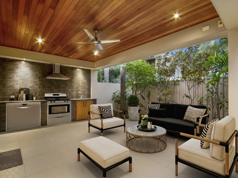 2/11 Rathbone Place, Labrador QLD 4215
