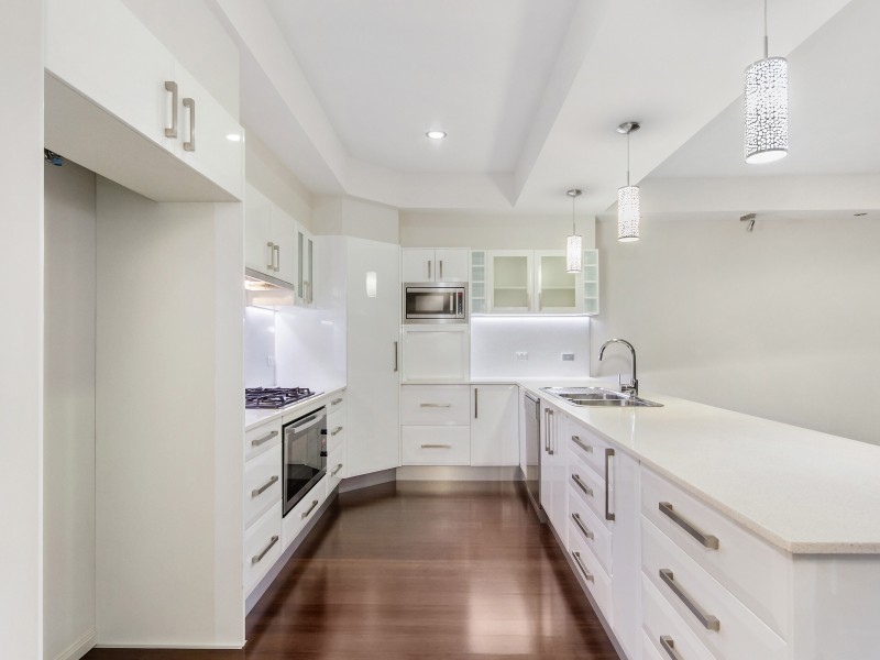 2/11 Rathbone Place, Labrador QLD 4215