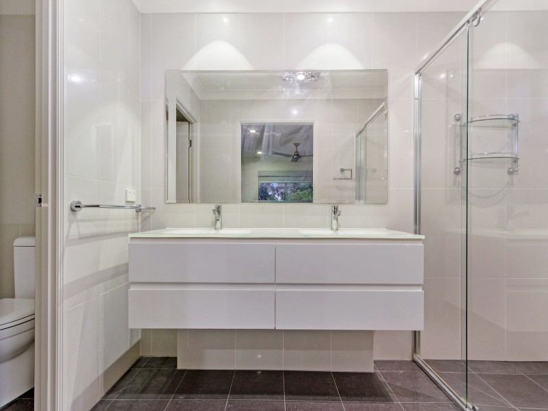 2/11 Rathbone Place, Labrador QLD 4215