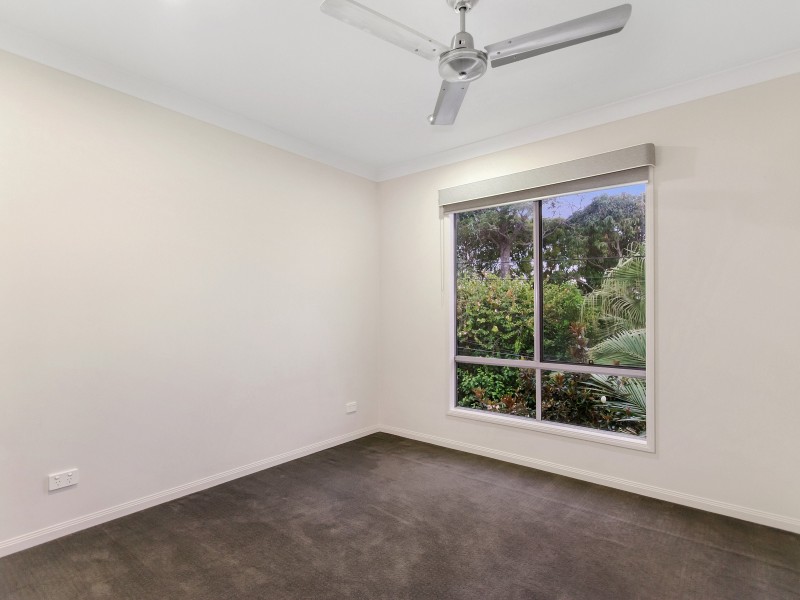 2/11 Rathbone Place, Labrador QLD 4215