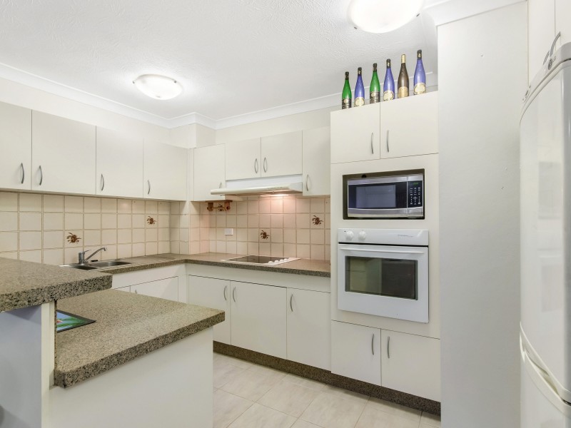 7/4 Kalyan Street, Chevron Island QLD 4217