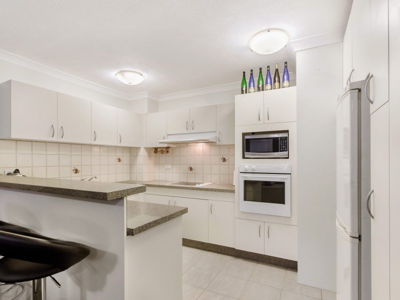 7/4 Kalyan Street, Chevron Island QLD 4217
