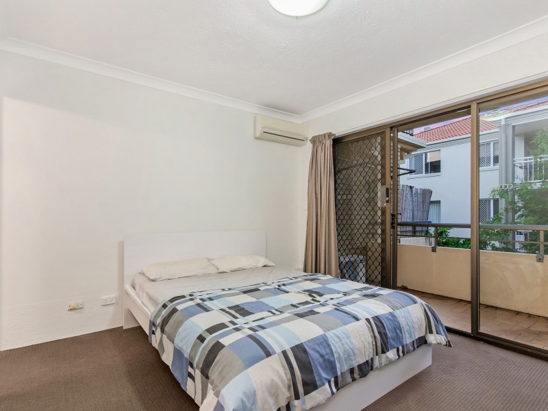 7/4 Kalyan Street, Chevron Island QLD 4217