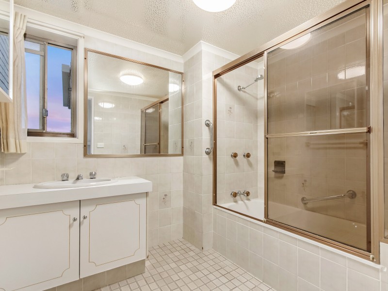 7/4 Kalyan Street, Chevron Island QLD 4217