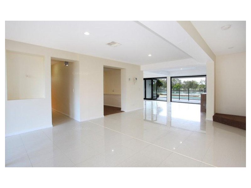 225 Stanhill Drive, Chevron Island QLD 4217