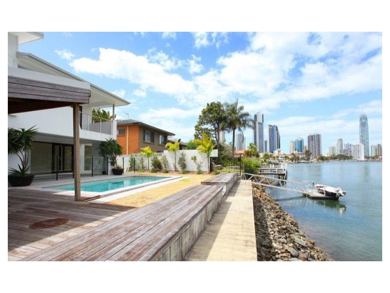 225 Stanhill Drive, Chevron Island QLD 4217