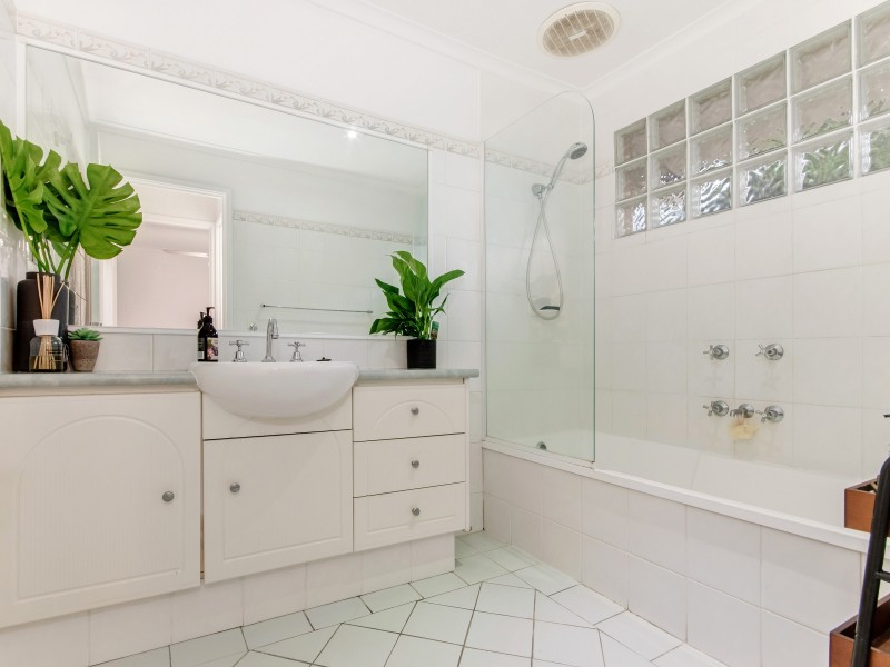 36 Numeralla Avenue, Ashmore QLD 4214