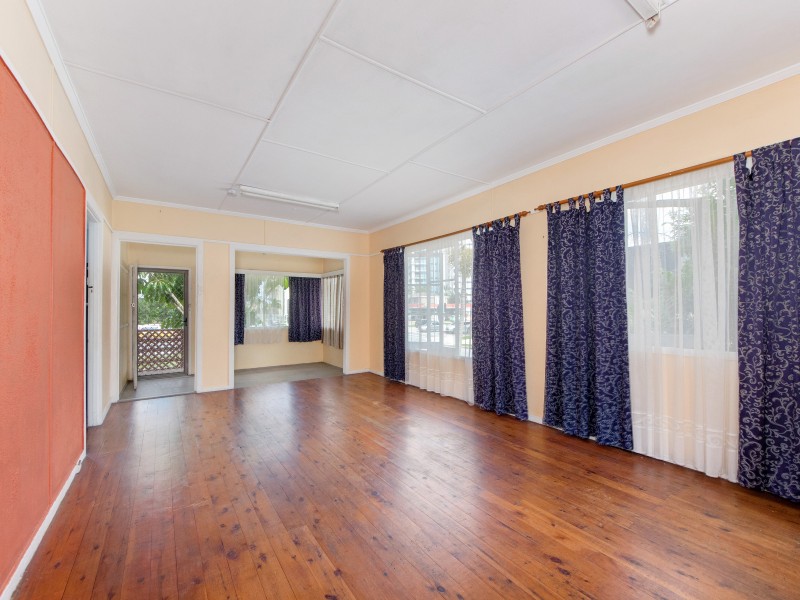 9 Central Street, Labrador QLD 4215