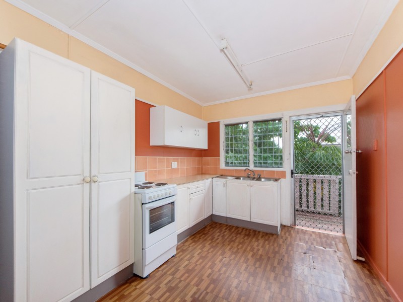 9 Central Street, Labrador QLD 4215