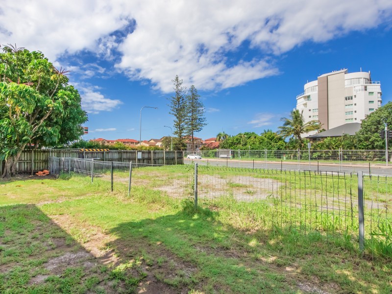 9 Central Street, Labrador QLD 4215