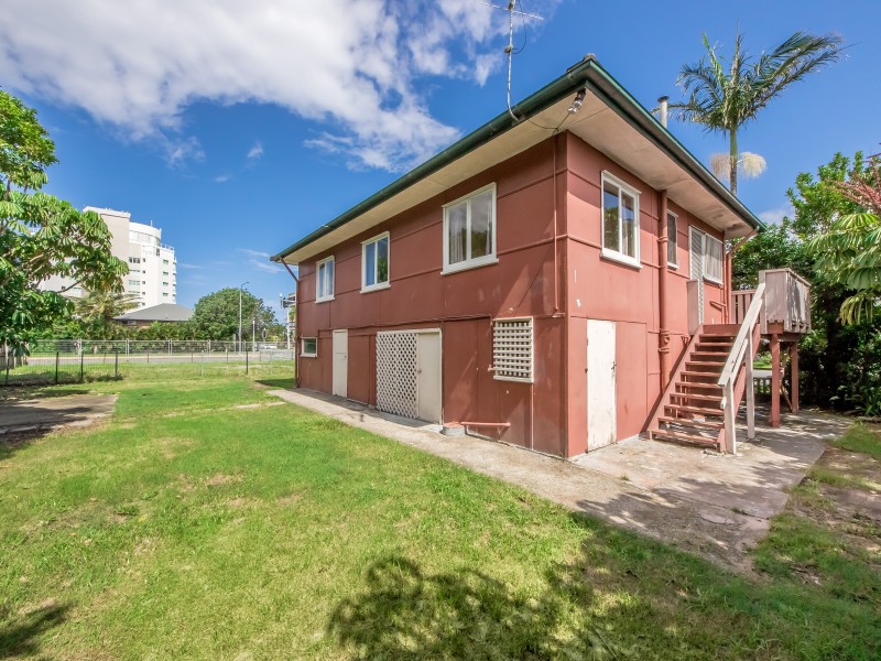 9 Central Street, Labrador QLD 4215