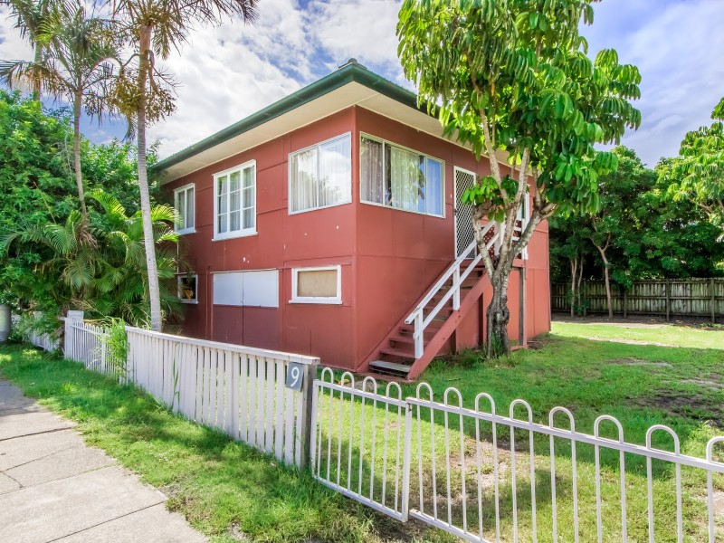9 Central Street, Labrador QLD 4215